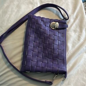 Pretty purple shoulder/crossbody bag.
